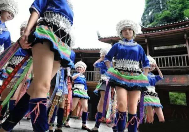 中国早在500年前就开始穿世界上最短的裙子，内不穿裤子