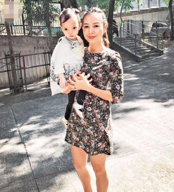 胡杏儿前男友女儿患怪病，7岁终学会走路令人动容
