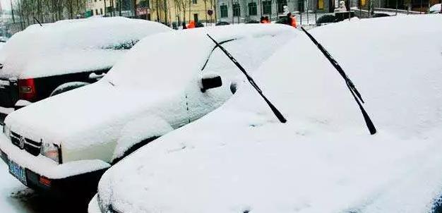 全国大范围降温,从南到北既下雨又下雪的,我们用车应该注意什么?