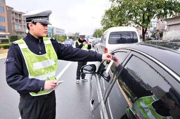 2018交警通知：“三分钟停车线”将全国推广，误压将扣3分罚100元