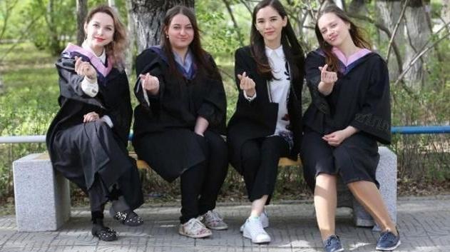 俄罗斯女大学生怀孕可享受三个月产假, 竟然还有多项生育补贴