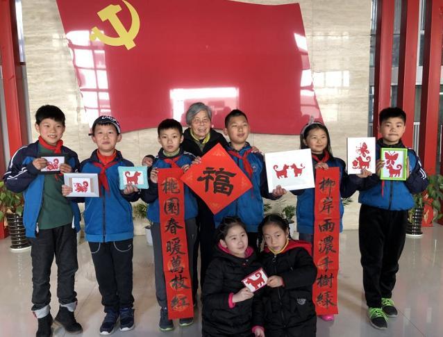 寻访传承人，学习剪纸手艺…… 小学生传承民间手艺！