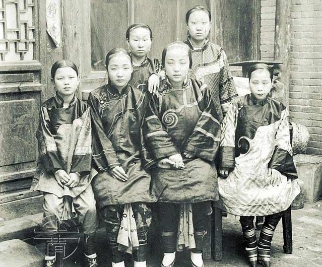 16张晚清妇女的老照片，这才是真实的清朝人像，与影视剧差别大