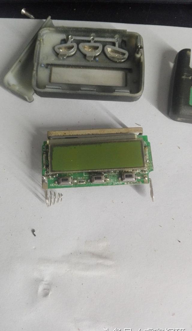 拆一个18年前的通讯神器——寻呼机