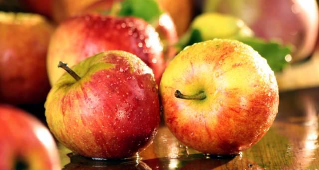 大冬天苹果还在生吃吗？每天这样煮着吃苹果，效果出乎意料！