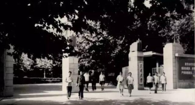 老照片回忆中国60-80年代时期各地的大学