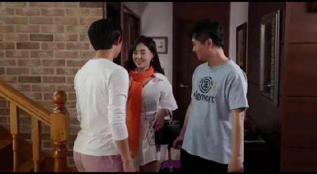 韩国电影《妈妈的朋友3》少年和爸爸趁着妈妈没在家恋上妈妈的朋友