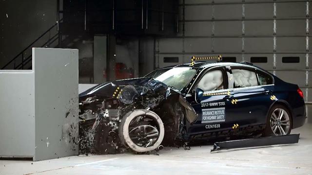 NCAP、IIHS测试靠碰撞，顶级超跑咋办？一撞就毁几千万？