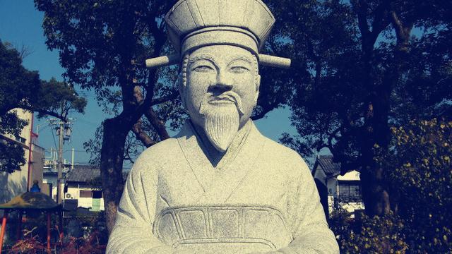 日本首相承认是他后代，被称为第一代天皇，徐福在日本地位有多高
