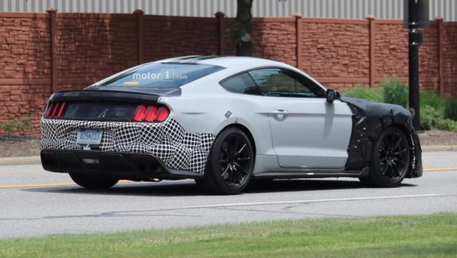 全新一代福特野马Shelby GT500路试谍照曝光，野马最强版本