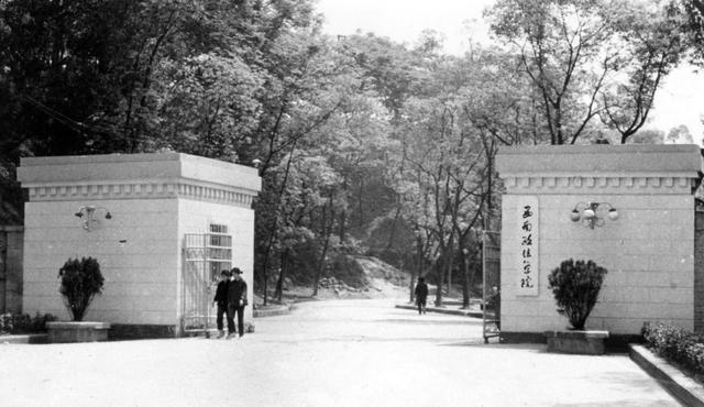 老照片回忆中国60-80年代时期各地的大学