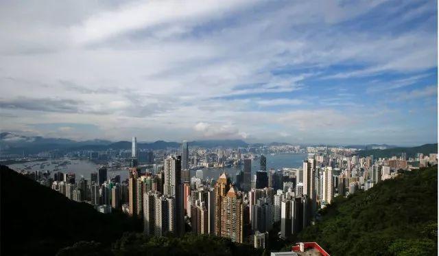 上海已经越来越受到外籍人才的欢迎，但它能比肩香港的优势吗？