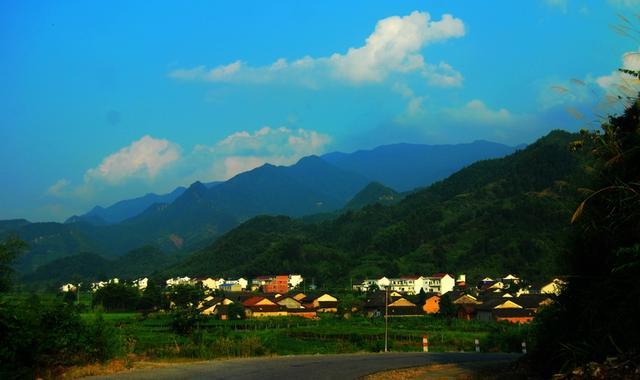 “采菊东篱下、悠然见南山”，探古访幽陶渊明种菊观山之隐居之地