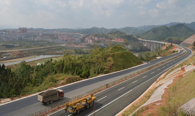云南曲靖一条全长108.037公里、链接3县的高速公路今日通车