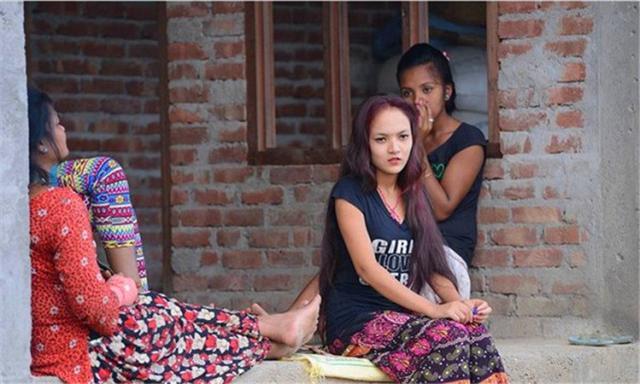 直击尼泊尔少女一妻多夫，如何安排夜间生活你知道吗？