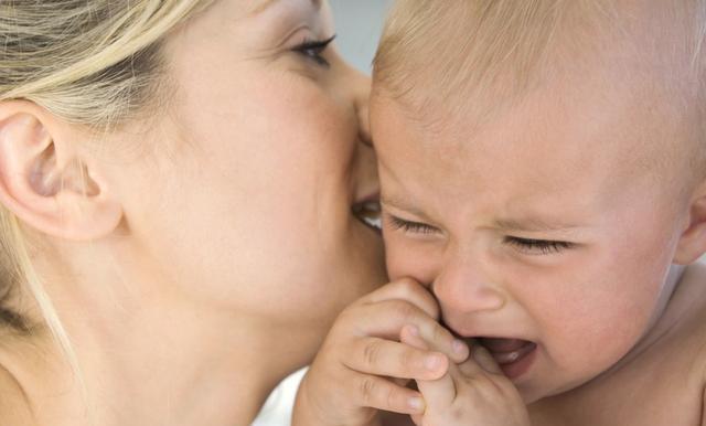 一岁宝宝哭闹不止，难以安抚，看完医生结果让父母哭笑不得！