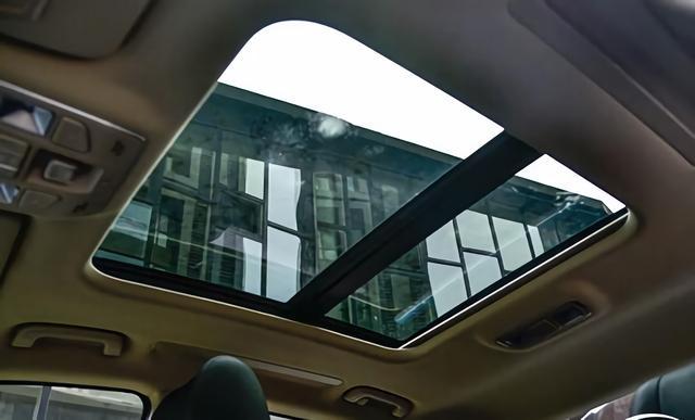 这款B级车14万，1.8T配独立悬架加电动全景天窗，还买思域？