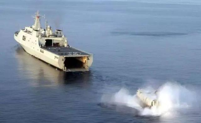 解放军又一艘万吨级超级巨舰曝光 这一领域战斗力中国直逼美军