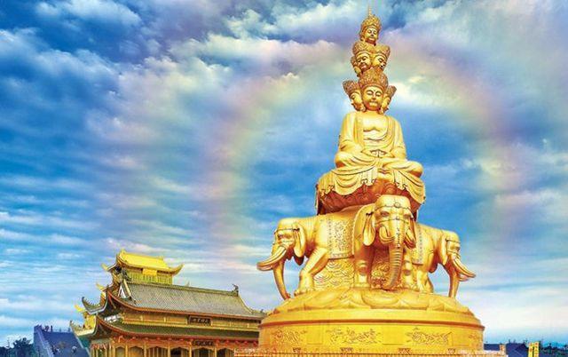 四川峨眉山：世界最大十方普贤金像造价5亿，660吨铜历时3