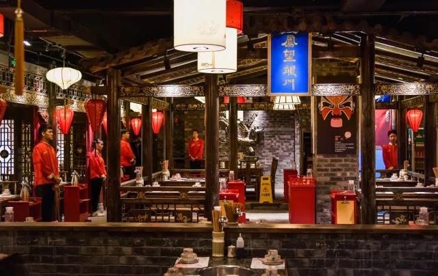 青岛这家新开的火锅店好吃到让你心甘情愿哭着排队！