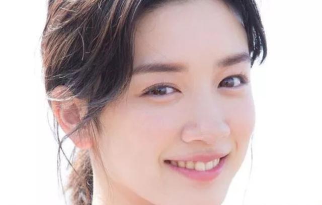 靠仙女式哭泣走红的日本女星永野芽郁，是有治愈笑容的18岁少女！