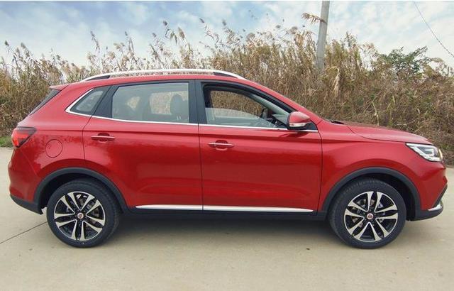 荣威新SUV售价8.48万起，搭载别克GL6同款发动机，标配全景天窗