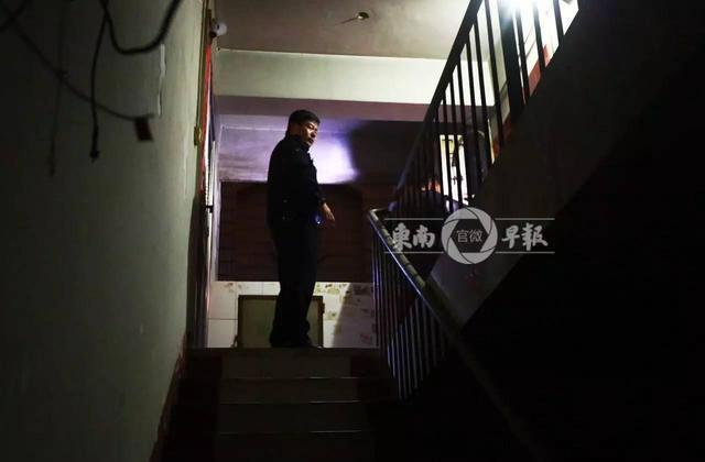 泉州市区：昨夜一中年男子东街跳楼，当场身亡！