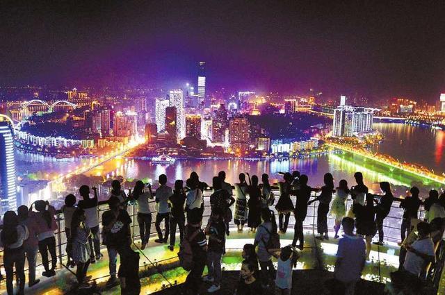 西南14座大城市排名：重庆第一，成都第二，昆明第三，贵阳第四