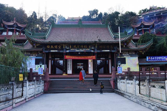 绵阳圣水寺——现代雕塑的展览馆