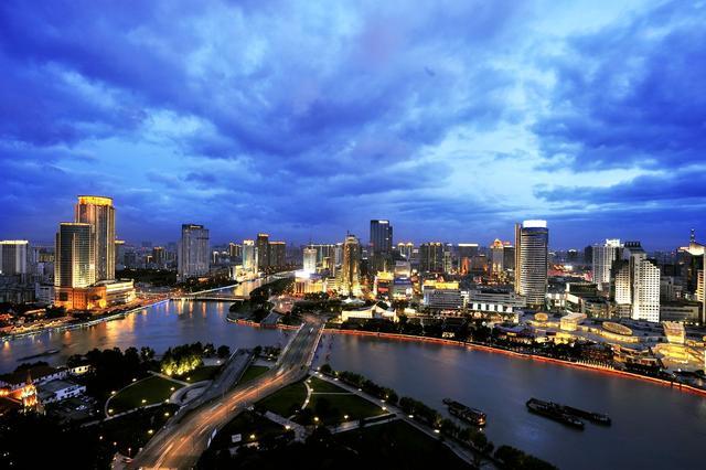 宁波和温州这两个城市都很发达，在浙江城市排名中哪个城市靠前？