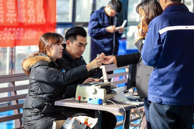 城市有多大 票房就有多大——郑州客运南站王静班组上门售票