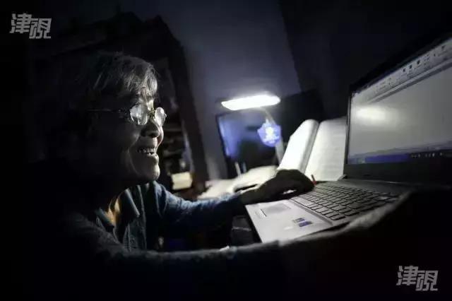 励志的81岁“学霸奶奶”本科毕业, 霸屏了微博!