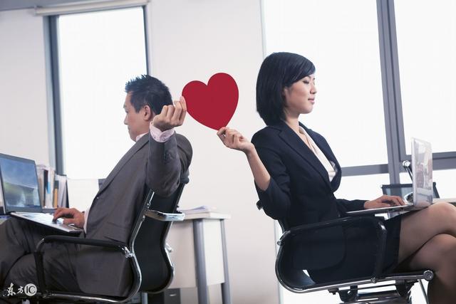 喜欢办公室同事怎么办？怎样与同事谈恋爱？办公室恋情攻略送给你