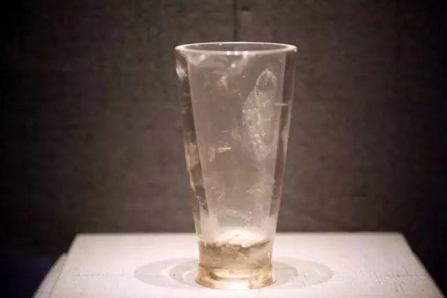 千年古墓挖出一只玻璃杯 专家却说是绝世孤宝 就是这件物品