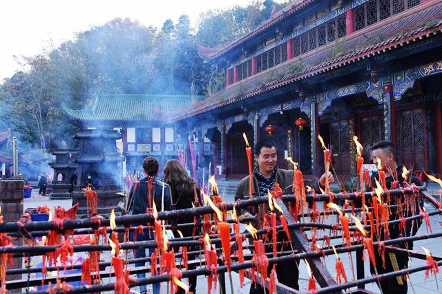 绵阳圣水寺——现代雕塑的展览馆