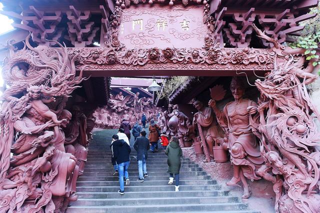 绵阳圣水寺——现代雕塑的展览馆