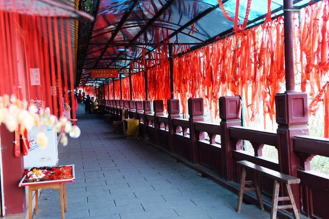 绵阳圣水寺——现代雕塑的展览馆