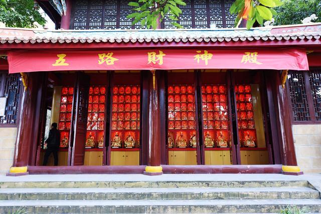 绵阳圣水寺——现代雕塑的展览馆