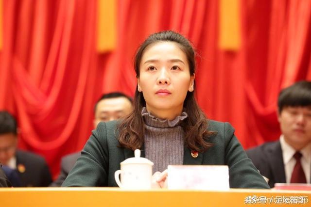 双喜临门！中国女排队长退役结婚从政当官 魏秋月新工作正式揭晓