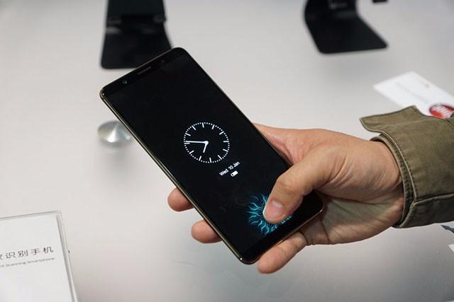 本月就上市，3998元的全球首部屏下指纹手机你会买吗？