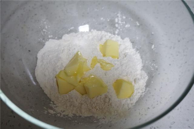 脆香嘎嘣脆的紫薯条，这是大人都爱吃的小零嘴，放的住做法又简单