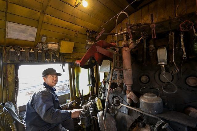 新疆哈密三道岭的蒸汽火车，退出了历史的舞台