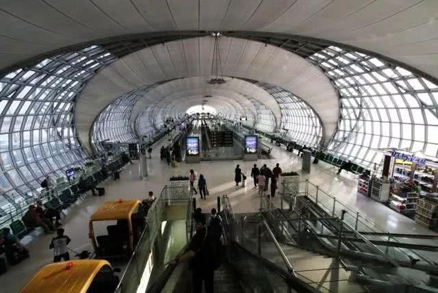泰国曼谷的两个机场是以什么做区别？