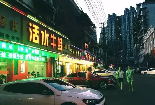 来武汉，你必须打卡的22条高人气美食街！