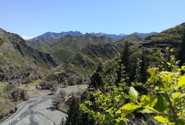 乌鲁木齐市周边徒步好地方之米东区柏杨河乡独山子村