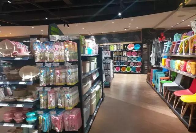 记者探店｜香江百货最新万平旗舰店的品类逻辑与理念思维