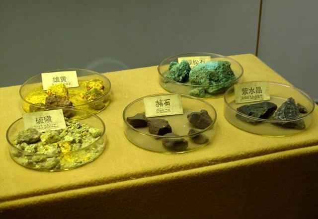 这找墓高手，是著名文学家，两句话就助曹操找到古墓