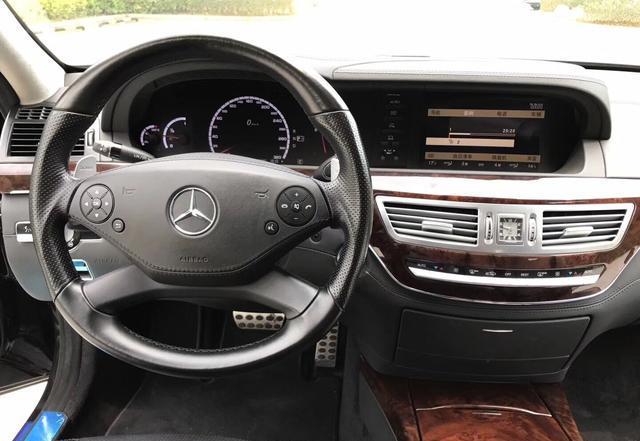 低调怪兽 性能轿车 30多万拥有 2013款奔驰S63 AMG 黑色黑内 德版