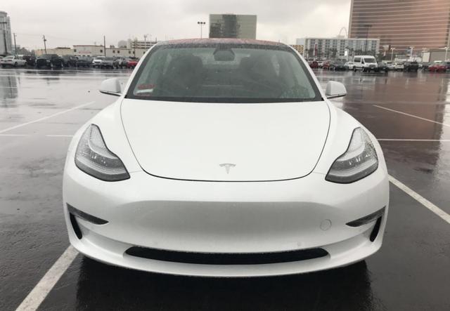 特斯拉model 3最终交付版终现身，为什么都爱和宝马3系比呢？