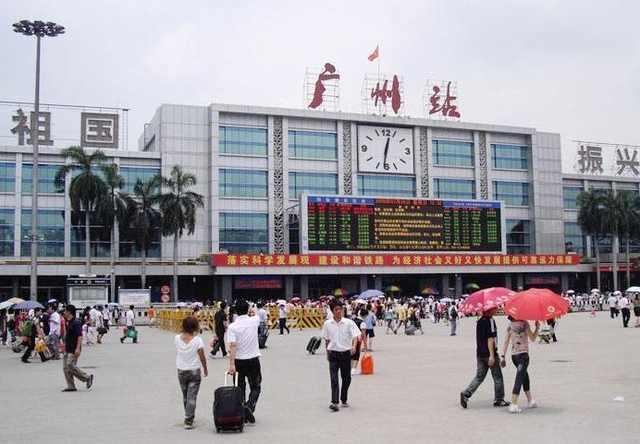 用这八个大字作火车站的标语，全球华人看了都很自豪！